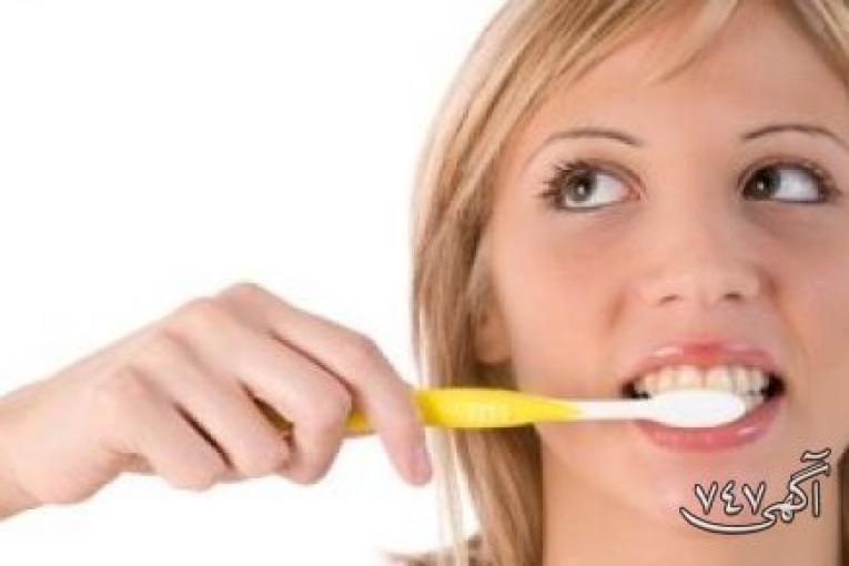 چگونه فاصله بین دندان ها  را کم کنیم