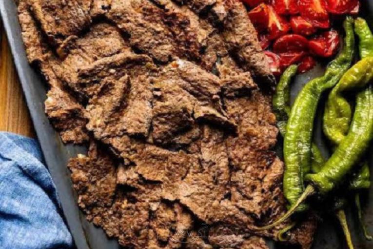 رول کباب ترکی طعام طلایی با استفاده از گوشت باکیفیت ادویه‌های طبیعی و بسته‌بندی کاملاً بهداشتی